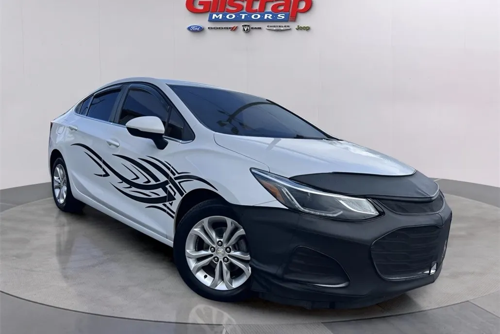 2019 Chevrolet Cruze LT photo 1