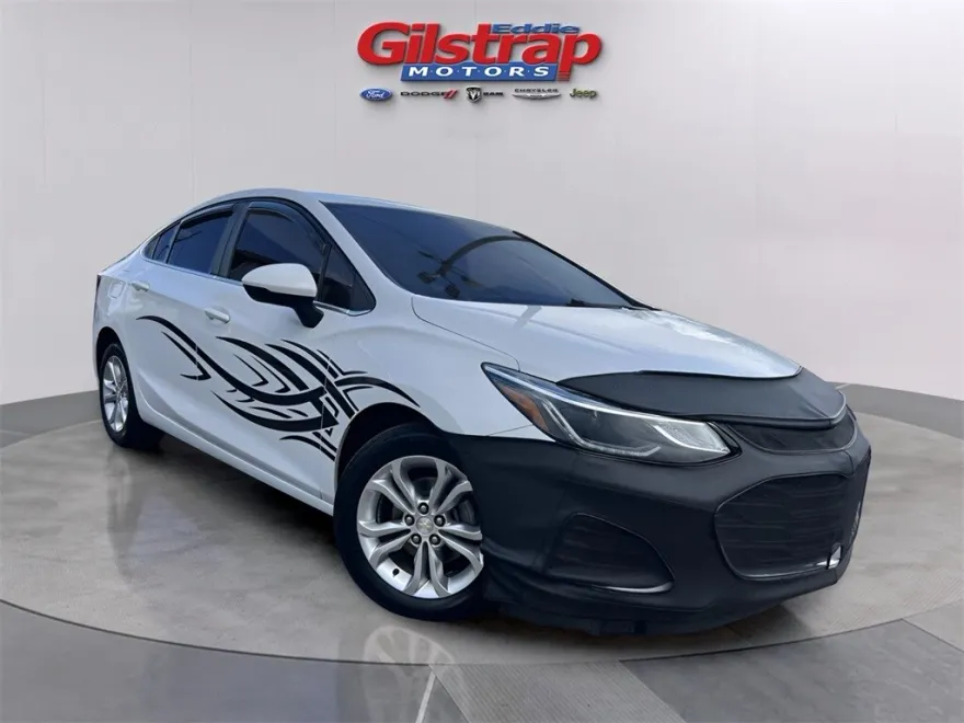 2019 Chevrolet Cruze LT photo 1