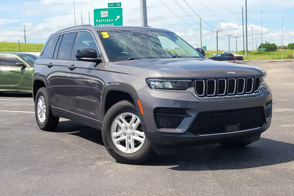 2023 Jeep Grand Cherokee Laredo photo 1