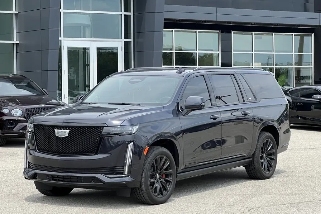 2023 Land Rover Range Rover SE photo 1