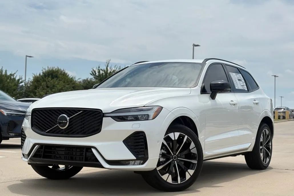 2026 Volvo XC60 B5 Plus photo 1