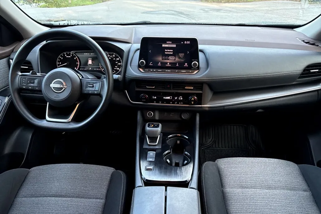 2023 Nissan Rogue SV photo 1