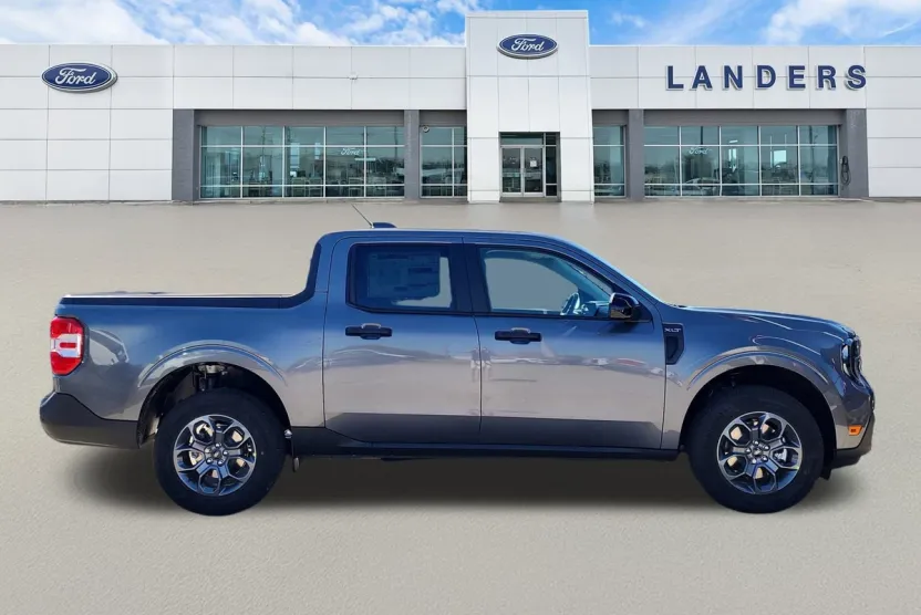 2025 Ford Maverick XLT photo 1