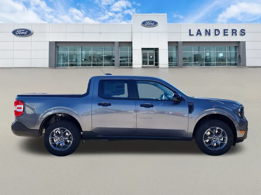 2025 Ford Maverick XLT photo 1
