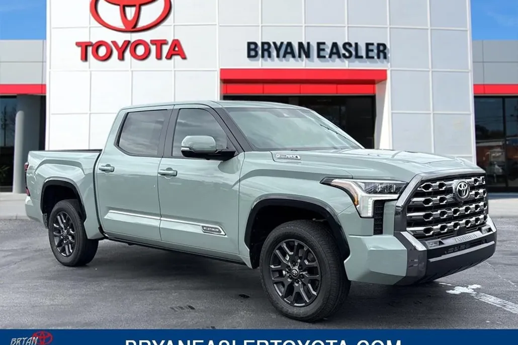 2025 Toyota Tundra Platinum photo 1