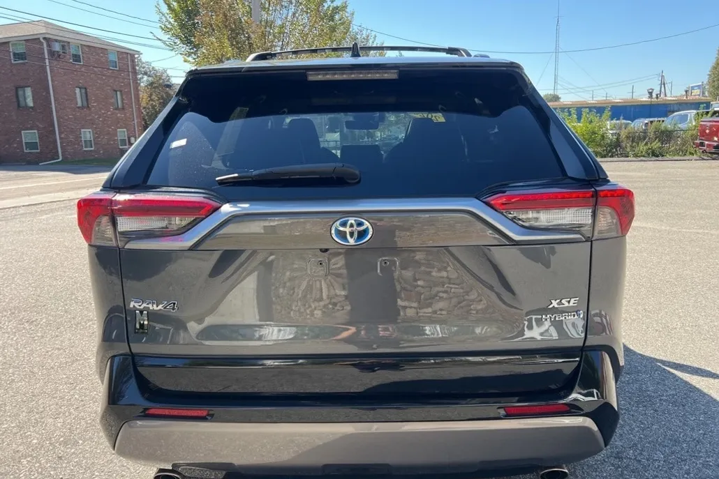 2020 Toyota RAV4 Hybrid XSE photo 1