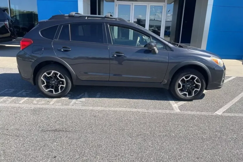 2017 Subaru Crosstrek 2.0i Premium photo 1
