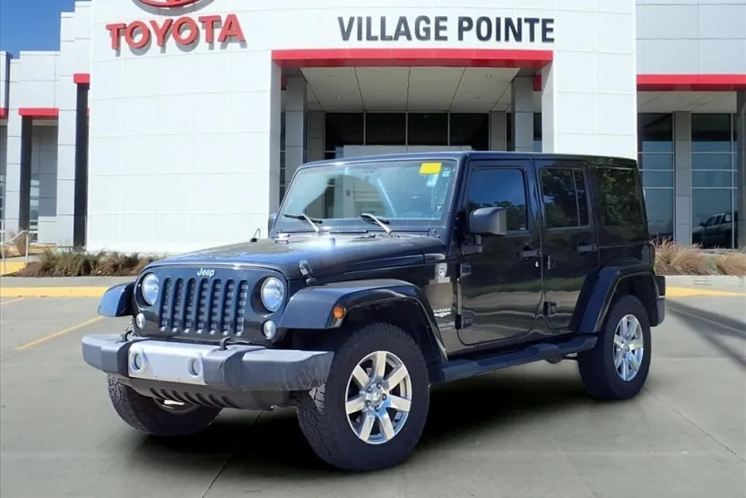 2015 Jeep Wrangler Unlimited Sahara photo 1