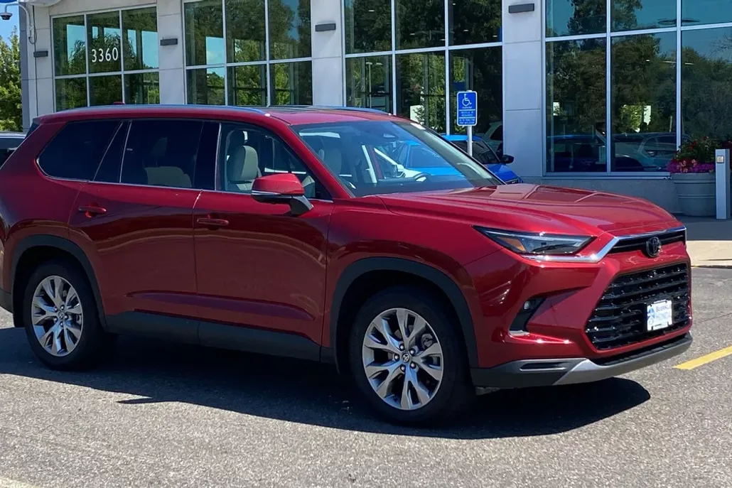 2024 Toyota Grand Highlander Limited photo 1