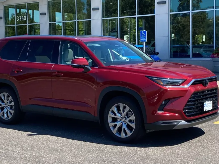 2024 Toyota Grand Highlander Limited photo 1