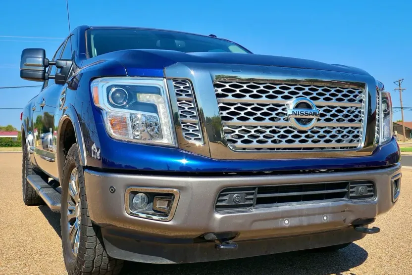 2018 Nissan Titan Crew Cab Platinum Reserve photo 1