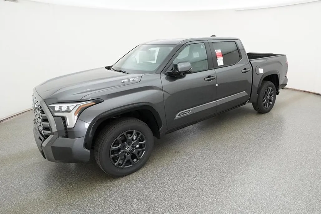2025 Toyota Tundra Platinum CrewMax photo 1