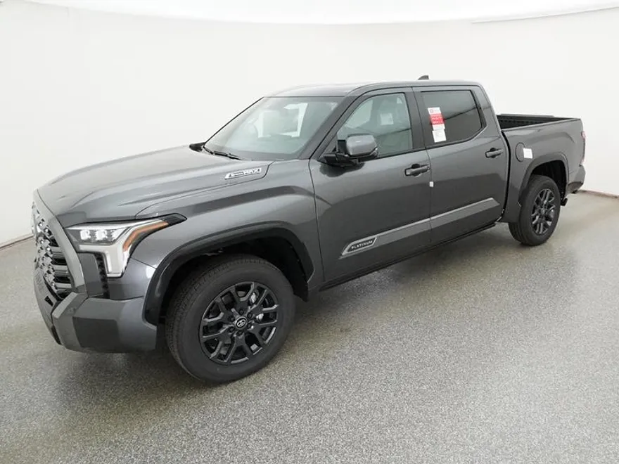 2025 Toyota Tundra Platinum CrewMax photo 1