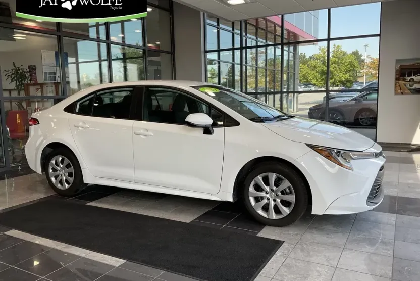 2024 Toyota Corolla LE photo 1