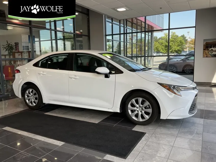2024 Toyota Corolla LE photo 1