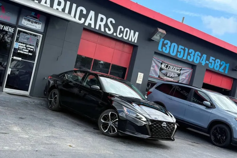 2023 Nissan Altima 2.5 SR photo 1