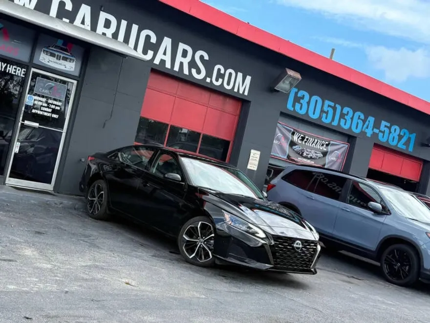 2023 Nissan Altima 2.5 SR photo 1