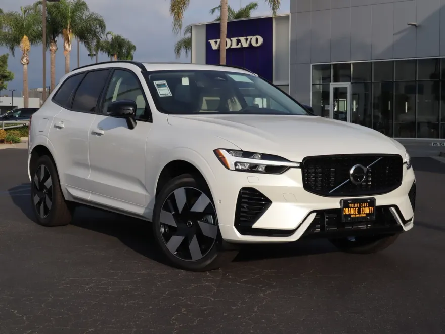 2025 Volvo XC60 T8 Plus photo 1