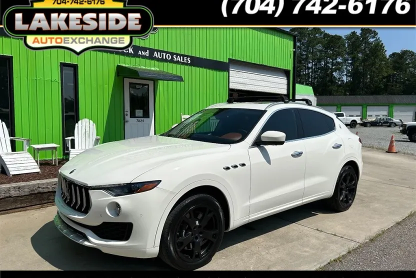 2017 Maserati Levante S photo 1