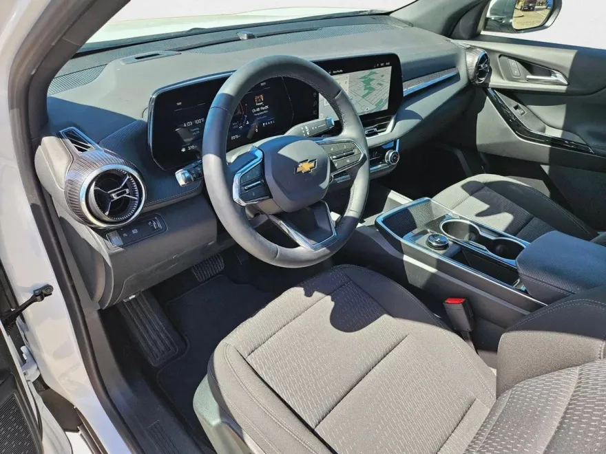 2026 Chevrolet Equinox LT photo 1