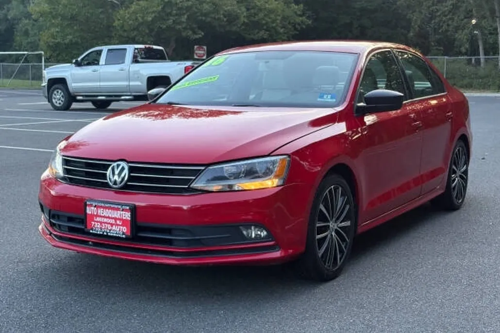 2016 Volkswagen Jetta 1.8T Sport photo 1