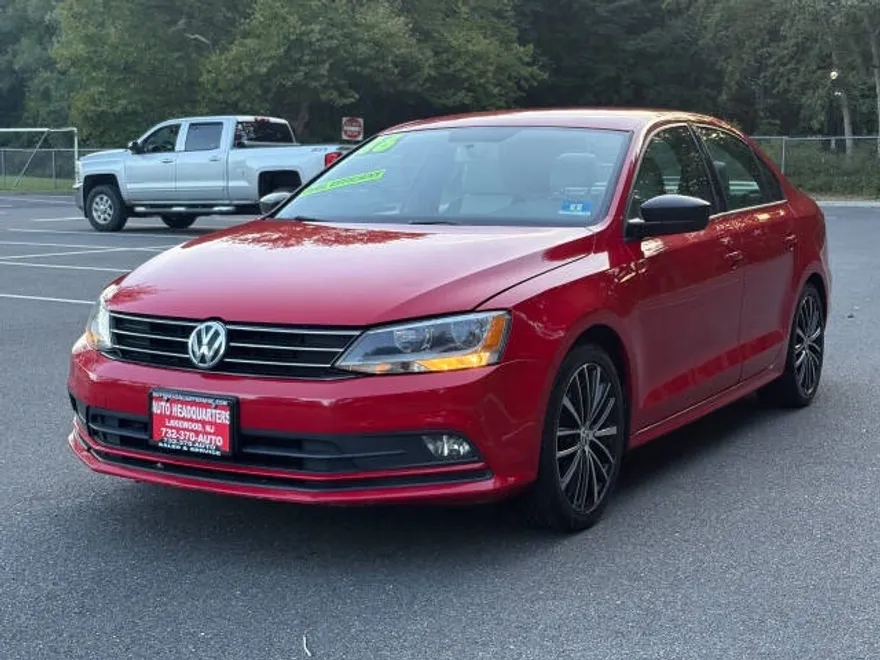 2016 Volkswagen Jetta 1.8T Sport photo 1