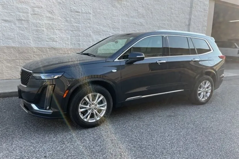 2022 Cadillac XT6 Luxury photo 1