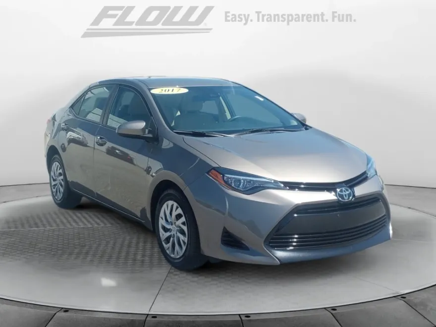 2017 Toyota Corolla LE photo 1