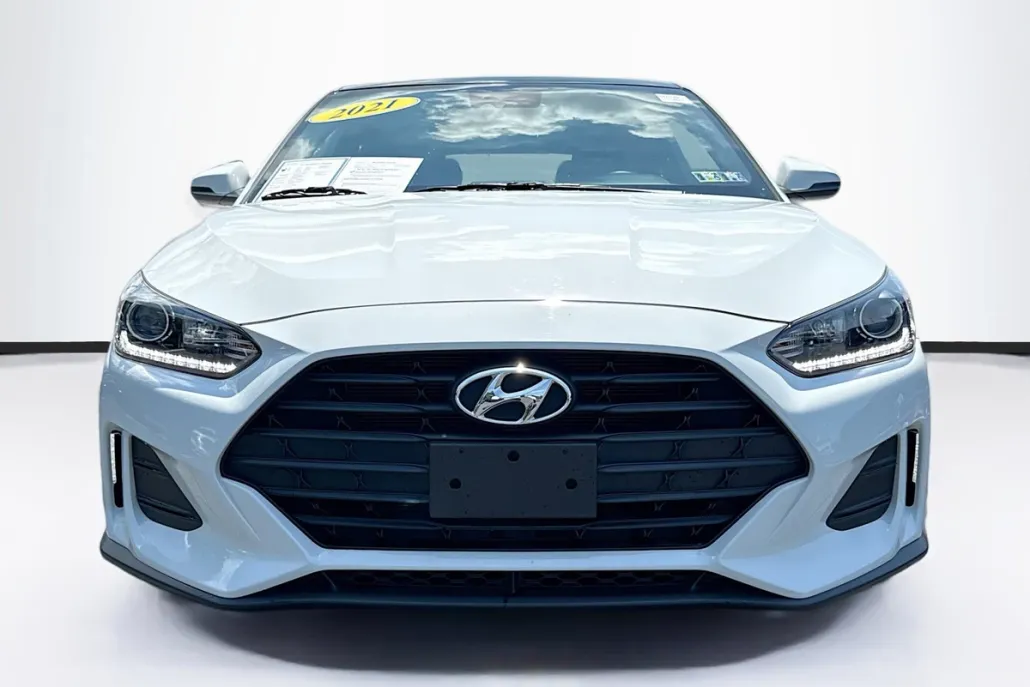 2021 Hyundai Veloster Premium photo 1