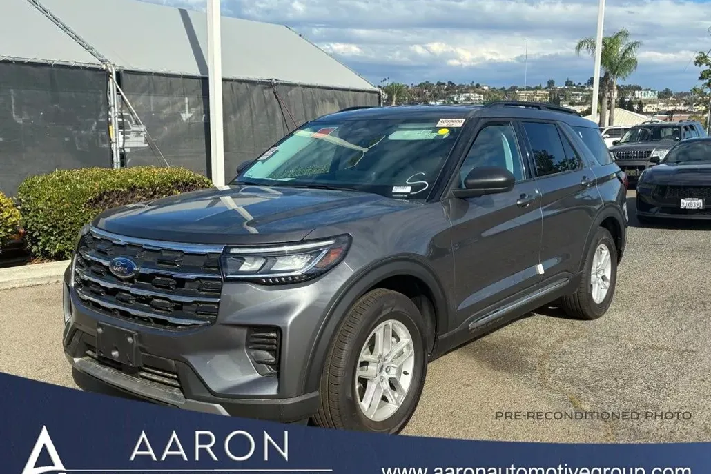 2025 Ford Explorer photo 1