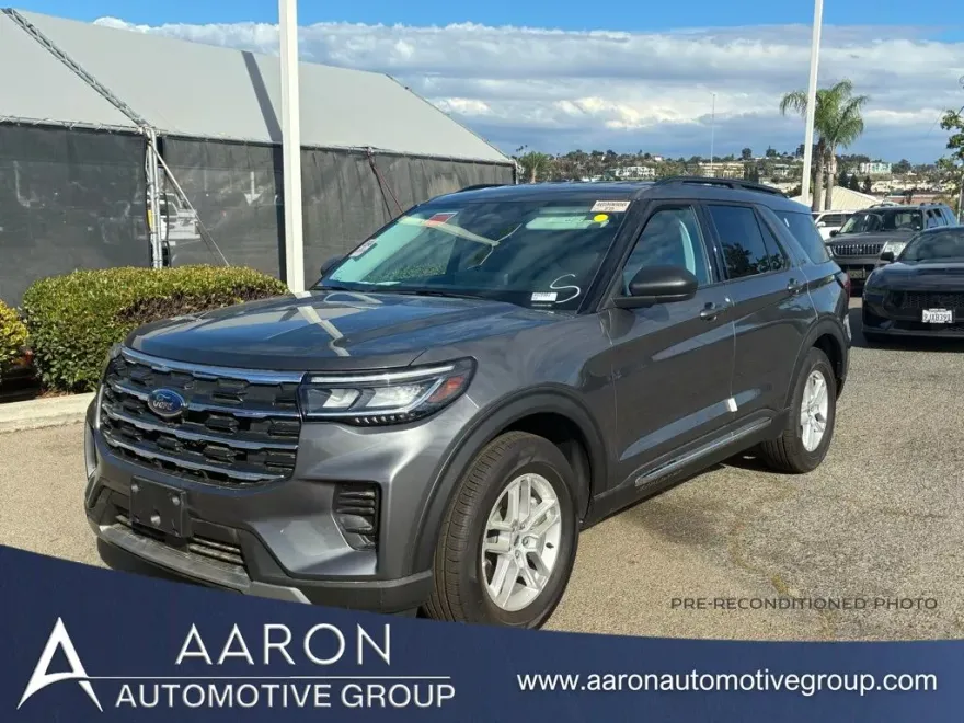 2025 Ford Explorer photo 1