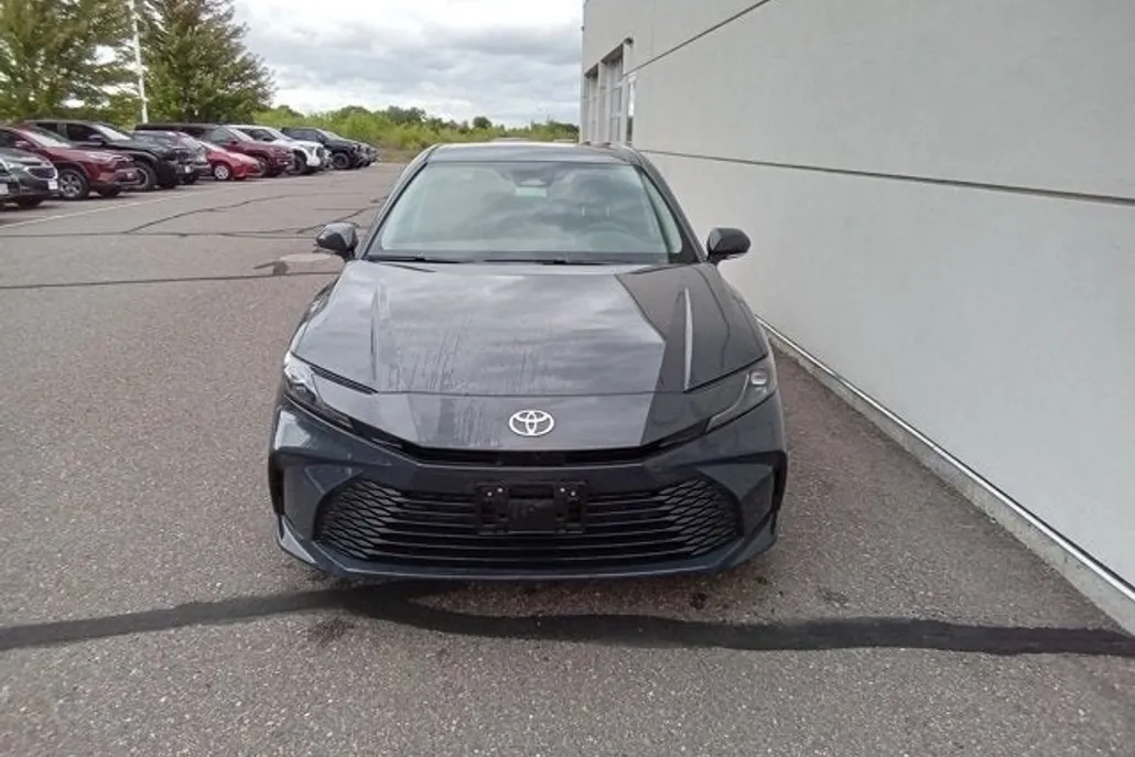 2025 Toyota Camry LE photo 1