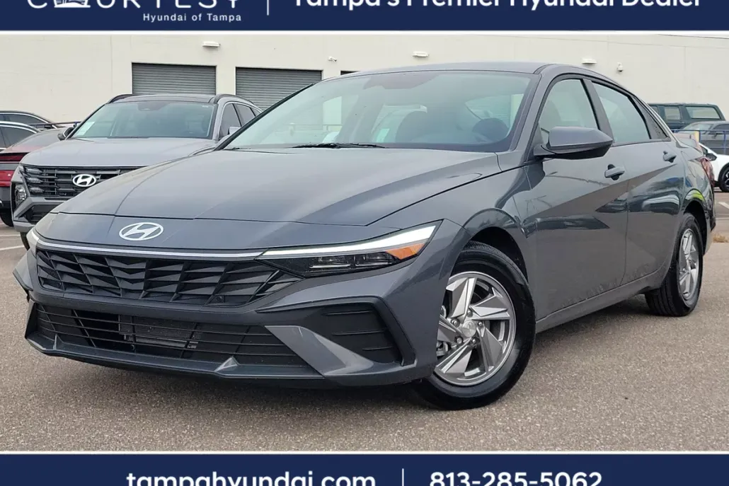 2025 Hyundai Elantra SE photo 1
