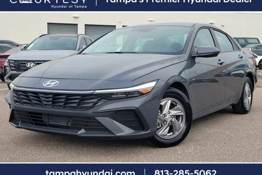 2025 Hyundai Elantra SE photo 1