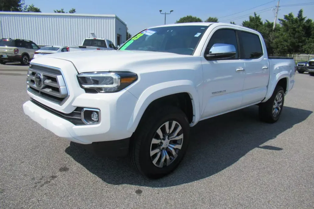 2023 Toyota Tacoma Limited Double Cab V6 photo 1