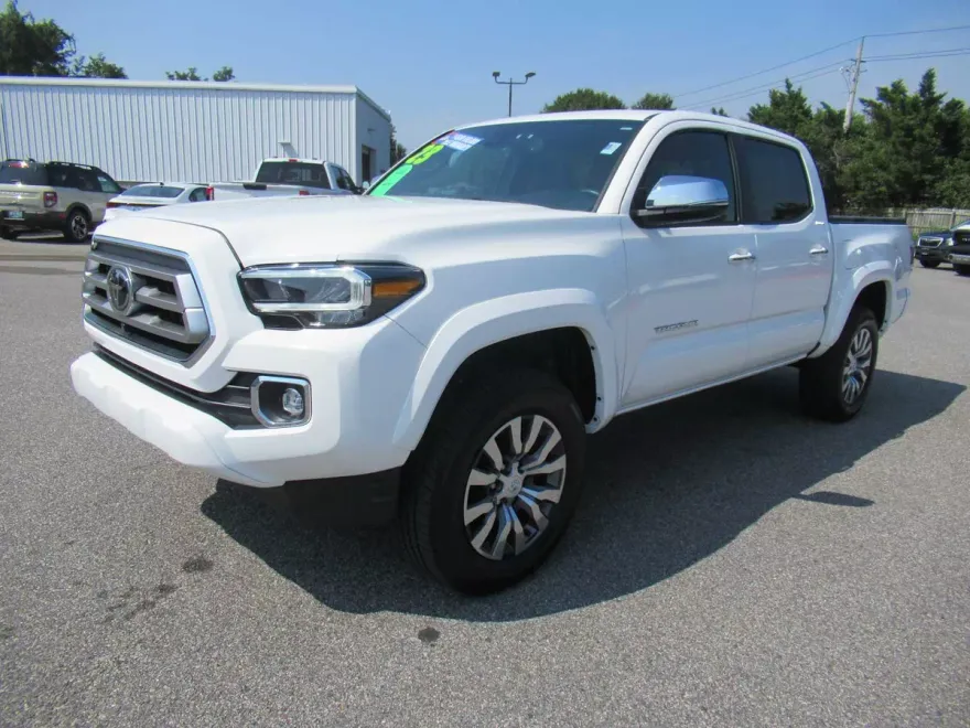 2023 Toyota Tacoma Limited Double Cab V6 photo 1