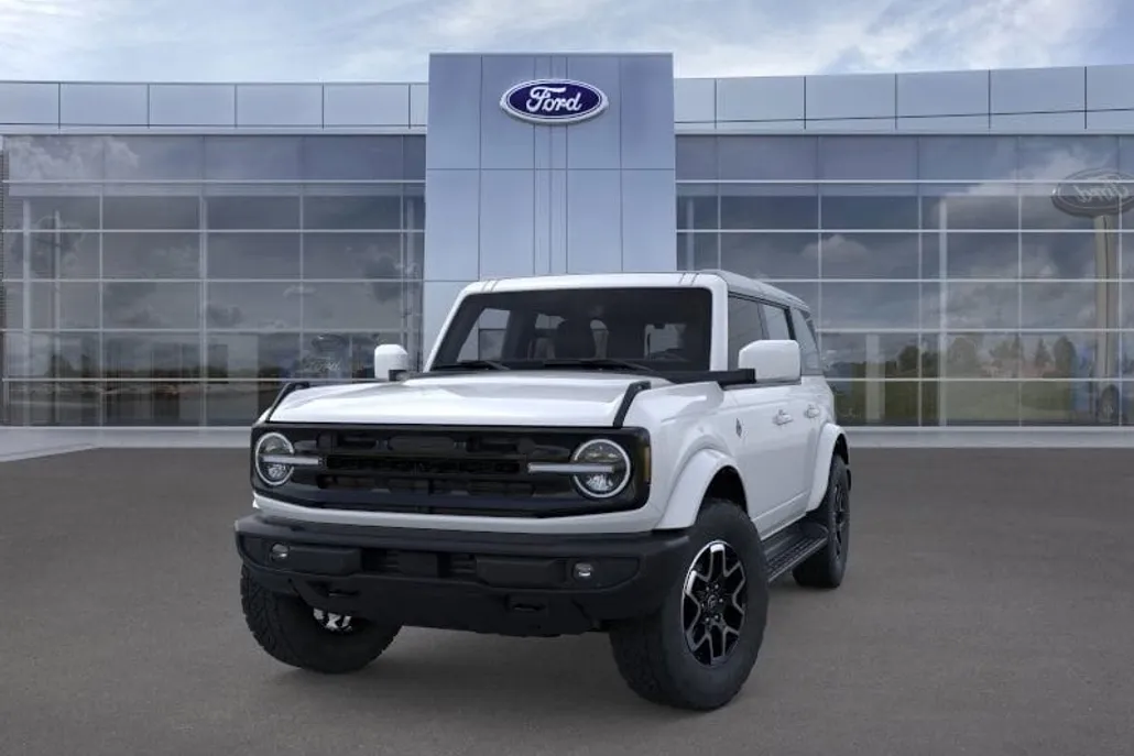 2025 Ford Bronco Outer Banks photo 1