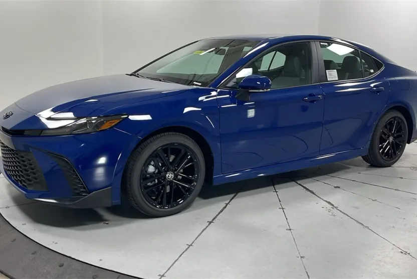 2026 Toyota Camry SE photo 1