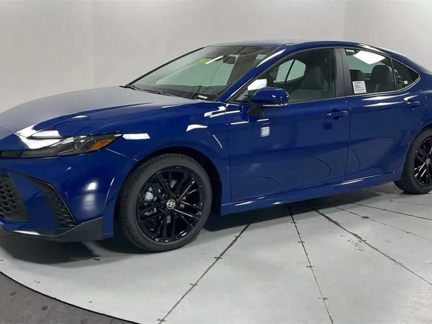 2026 Toyota Camry SE photo 1