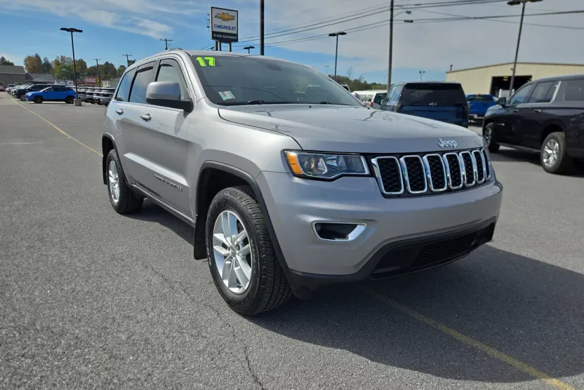 2017 Jeep Grand Cherokee Laredo photo 1