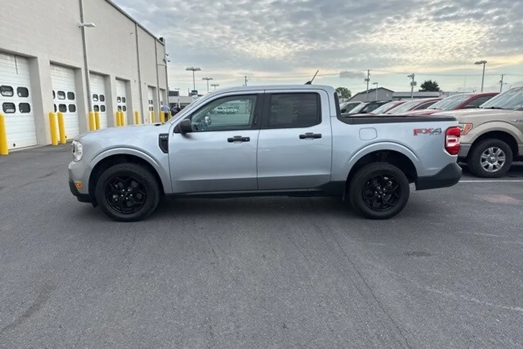 2022 Ford Maverick XLT photo 1