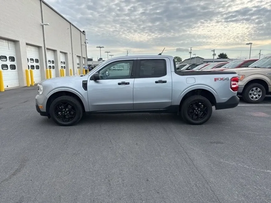 2022 Ford Maverick XLT photo 1