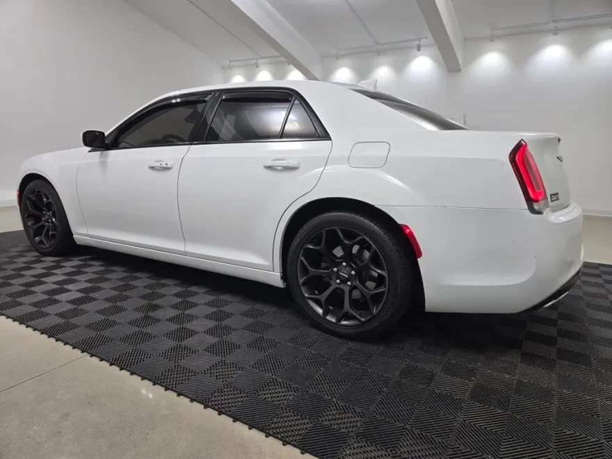 2020 Chrysler 300 S photo 4