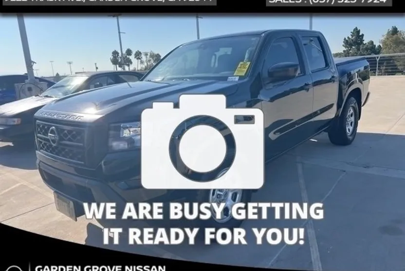 2023 Nissan Frontier Crew Cab photo 1
