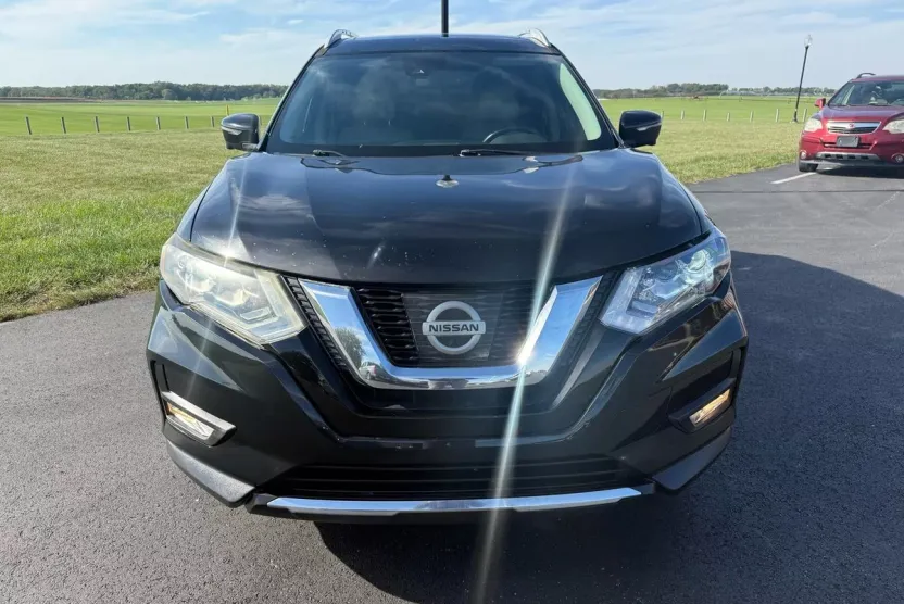 2017 Nissan Rogue SL photo 1