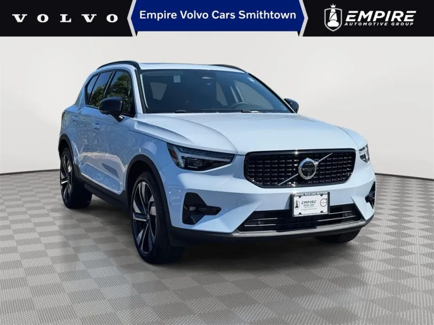 2025 Volvo XC40 Plus photo 1