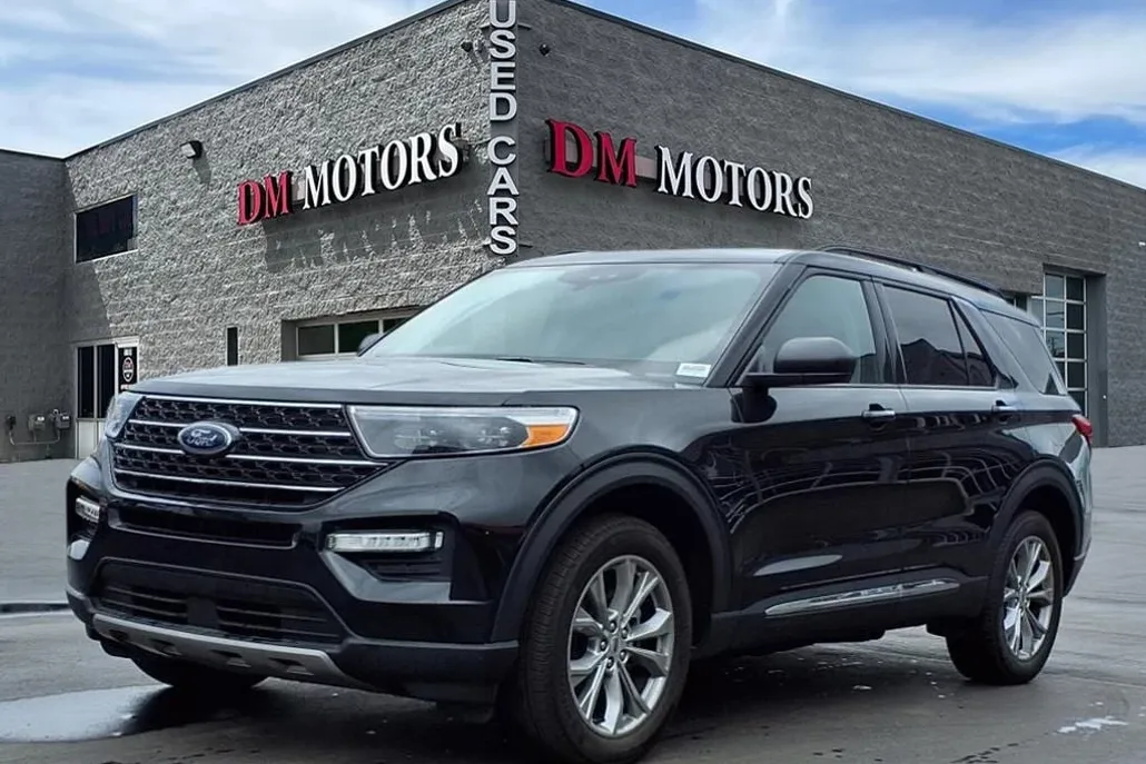 2023 Ford Explorer XLT photo 1