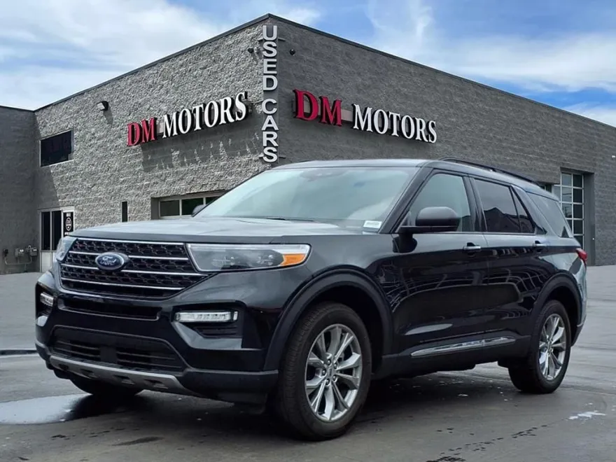 2023 Ford Explorer XLT photo 1