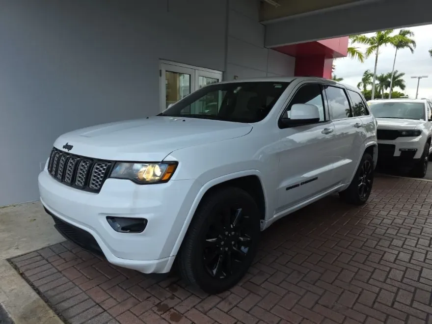 2021 Jeep Grand Cherokee Laredo X photo 1