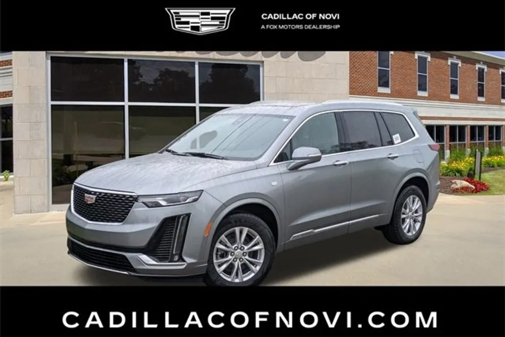 2025 Cadillac XT4 Luxury photo 1